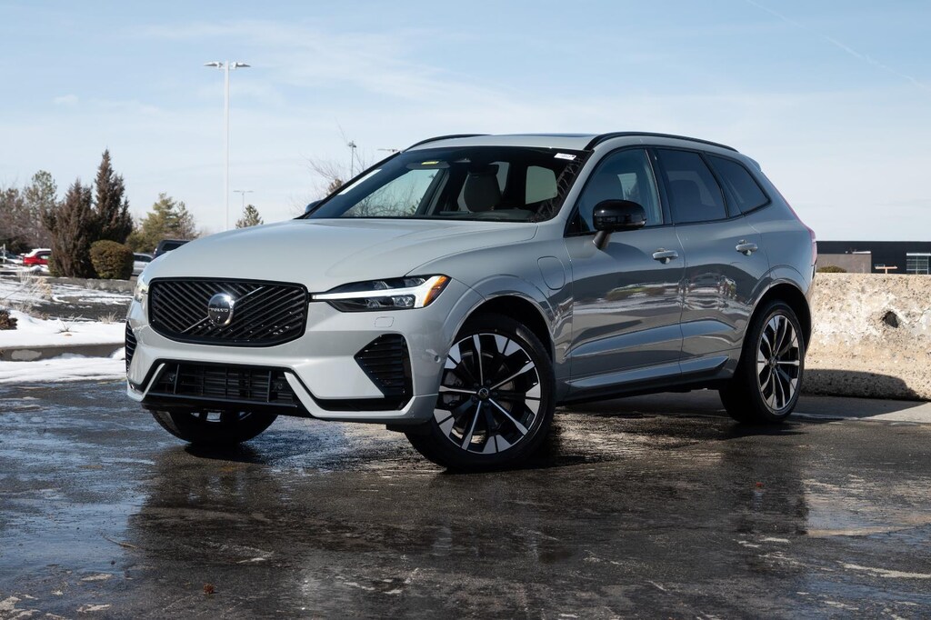 New 2026 Volvo XC60 plug-in hybrid T8 Plus SUV
