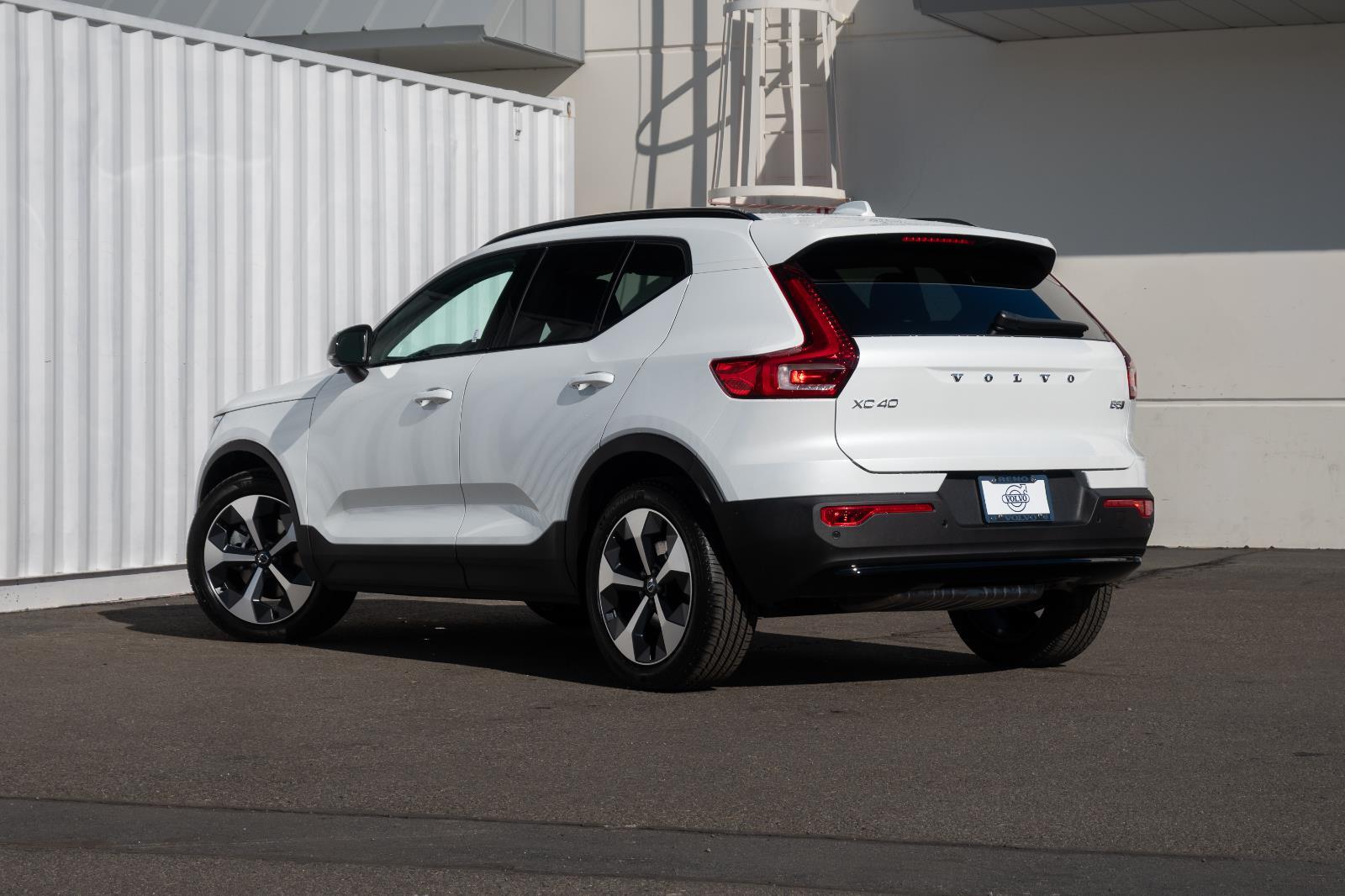 2026 Volvo XC40 Plus - Photo 3