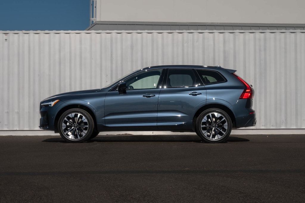 New 2026 Volvo XC60 B5 Plus SUV