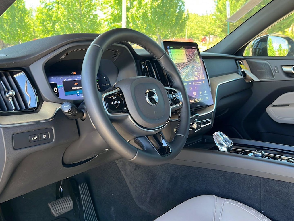 New 2026 Volvo XC60 plug-in hybrid T8 Plus SUV