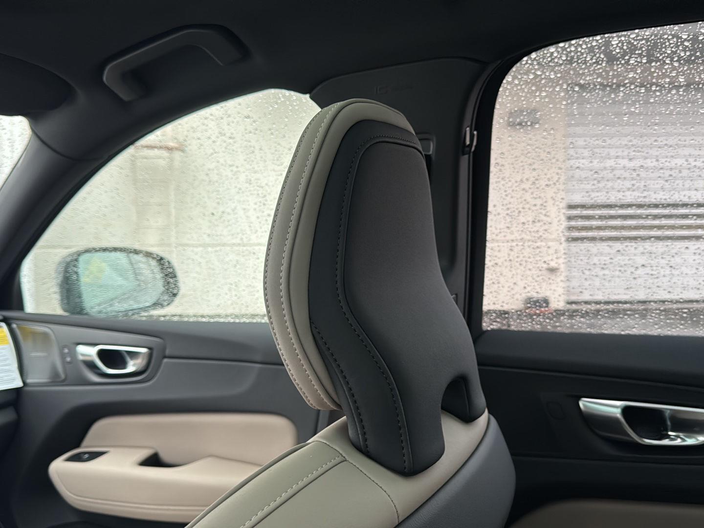 2026 Volvo XC60 Plus - Photo 26