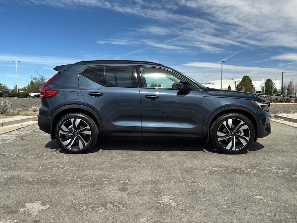 New 2026 Volvo XC40 B5 Ultra SUV