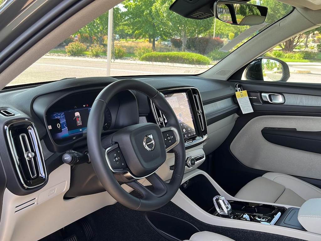 New 2026 Volvo XC40 B5 Ultra SUV