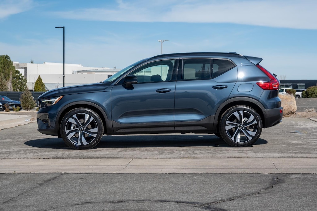 New 2026 Volvo XC40 B5 Ultra SUV