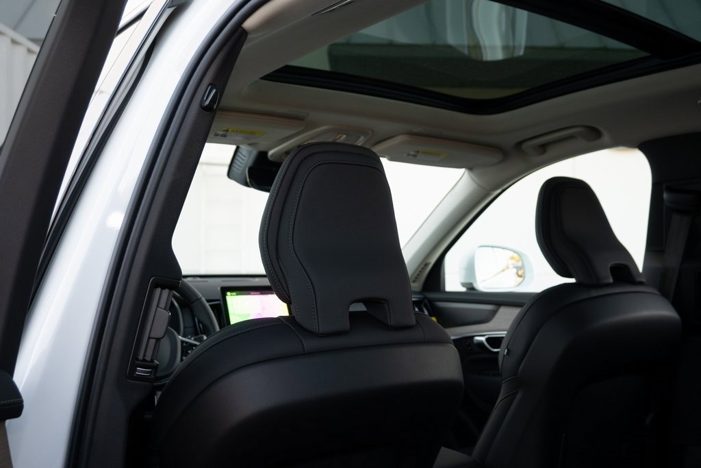 2026 Volvo XC90 Plus - Photo 23