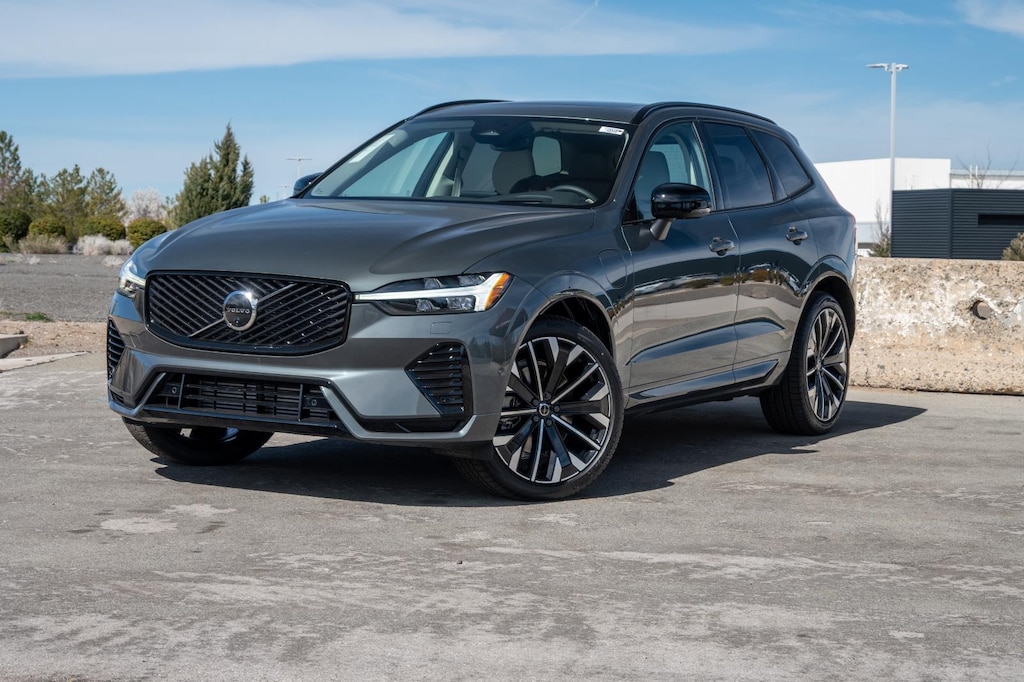 New 2026 Volvo XC60 plug-in hybrid T8 Ultra SUV
