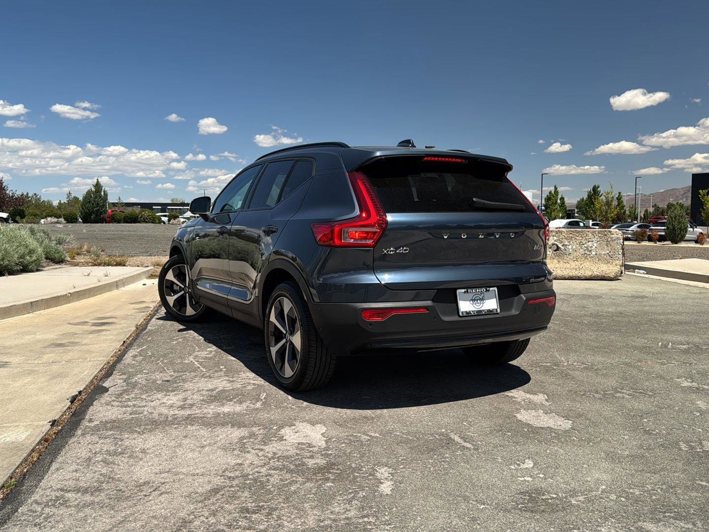 2026 Volvo XC40 Plus - Photo 6