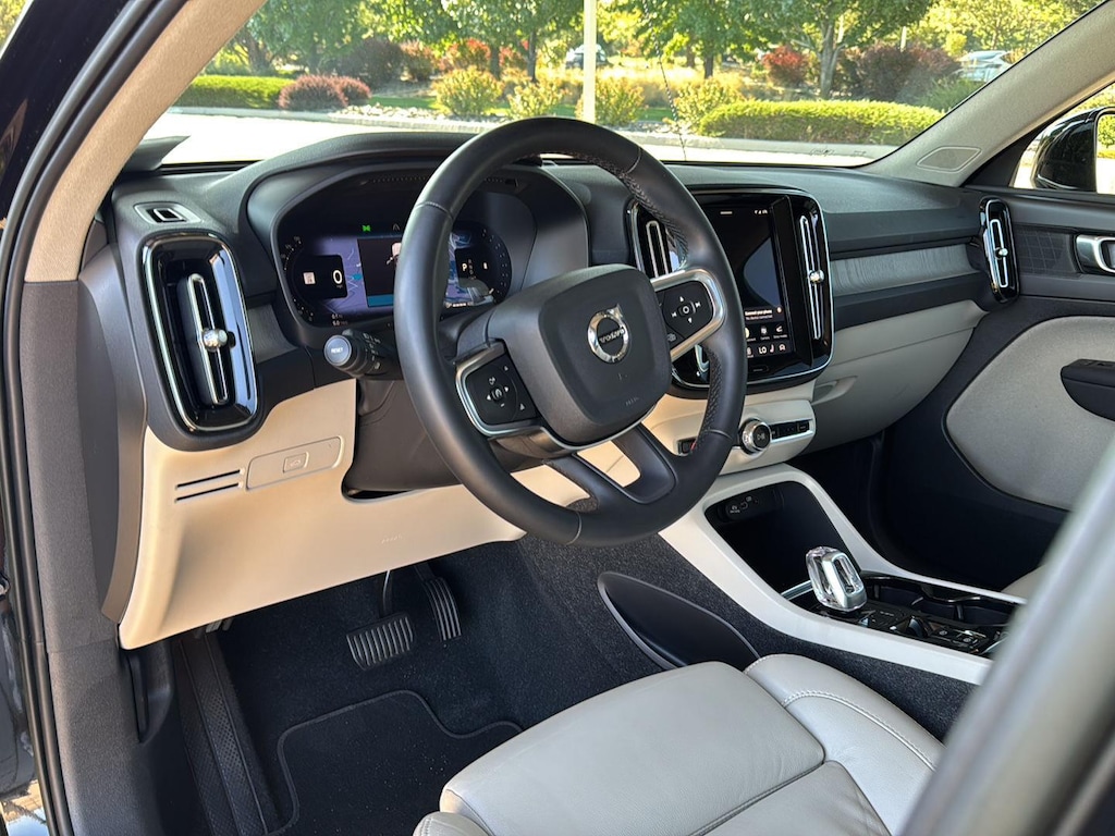 Certified 2023 Volvo XC40 Plus Bright Theme SUV