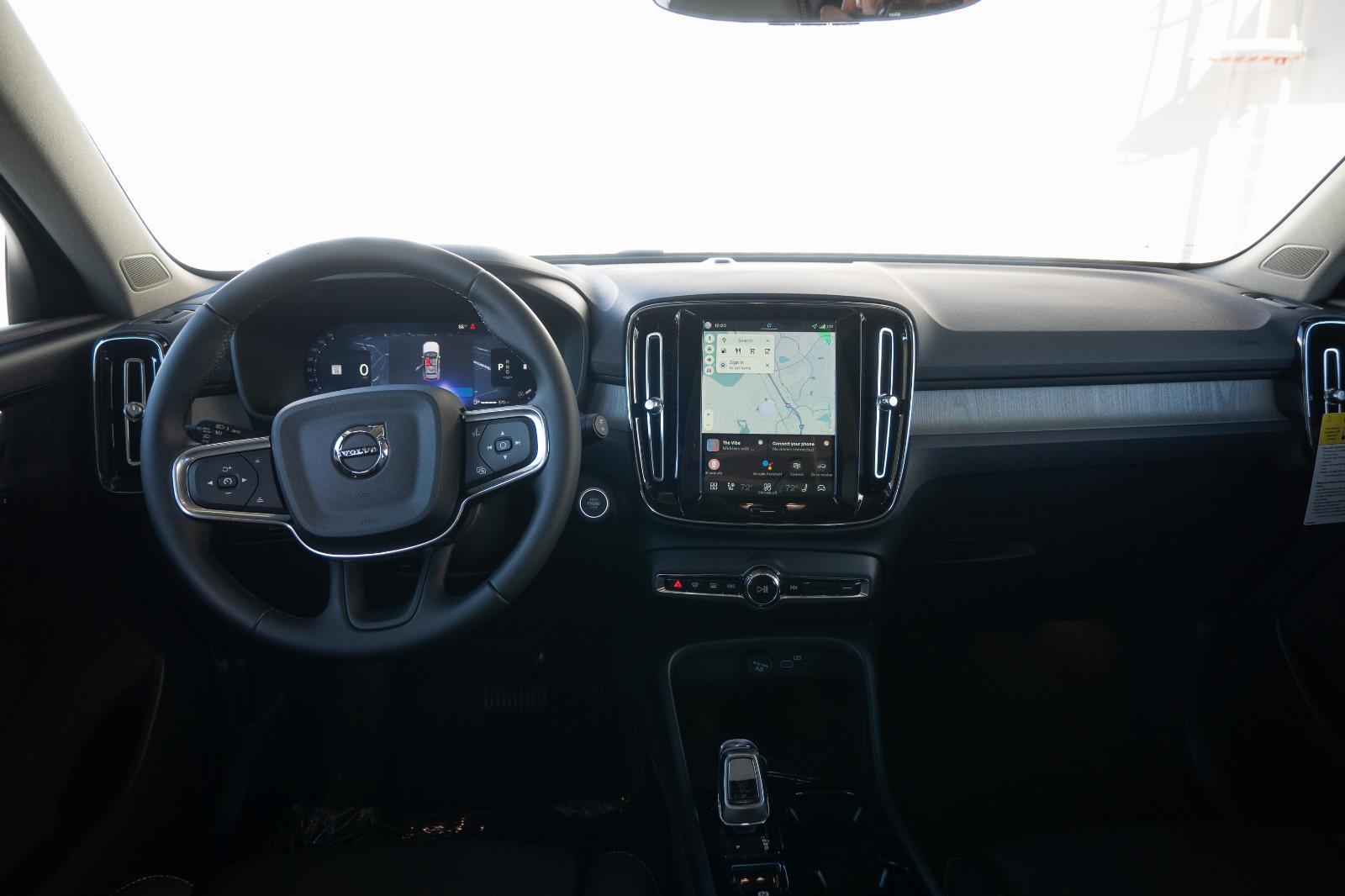 2026 Volvo XC40 Plus - Photo 18