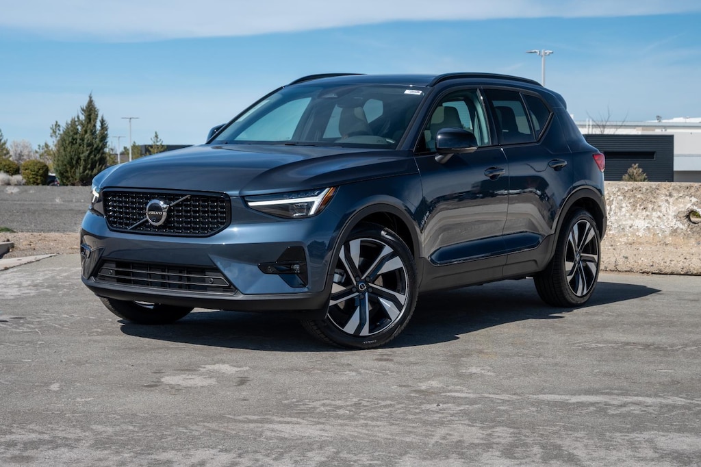 New 2026 Volvo XC40 B5 Ultra SUV