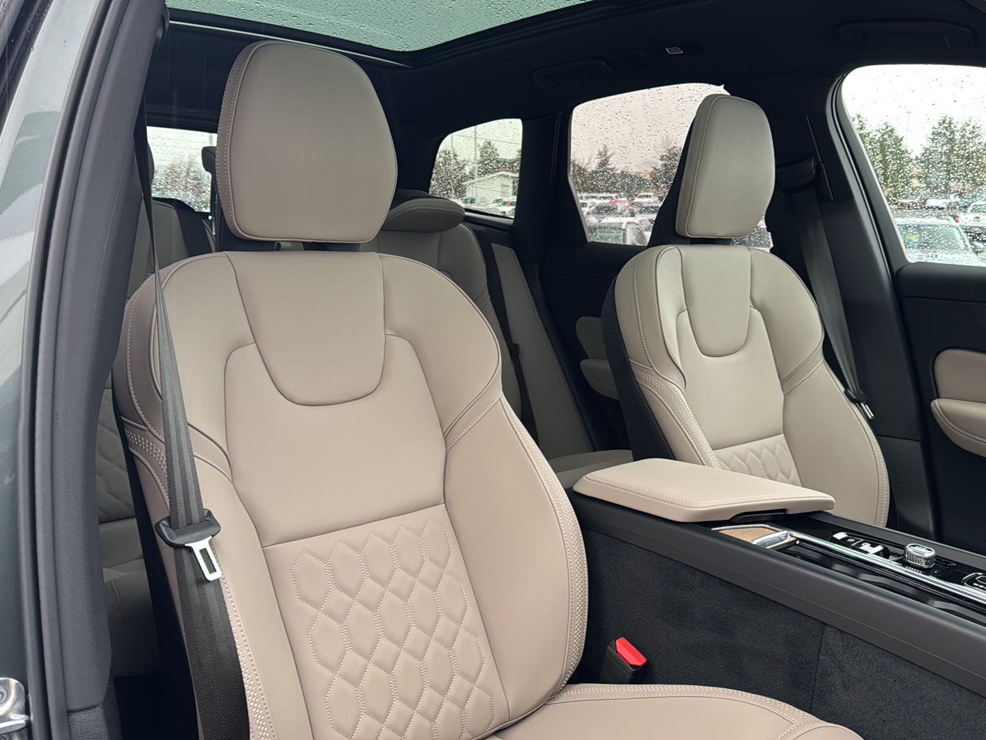 2026 Volvo XC60 Plus - Photo 28