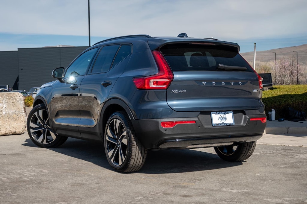 New 2026 Volvo XC40 B5 Ultra SUV