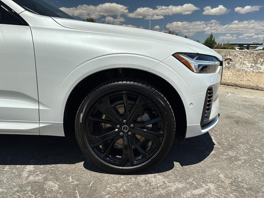 New 2026 Volvo XC60 plug-in hybrid T8 Ultra Black Edition SUV