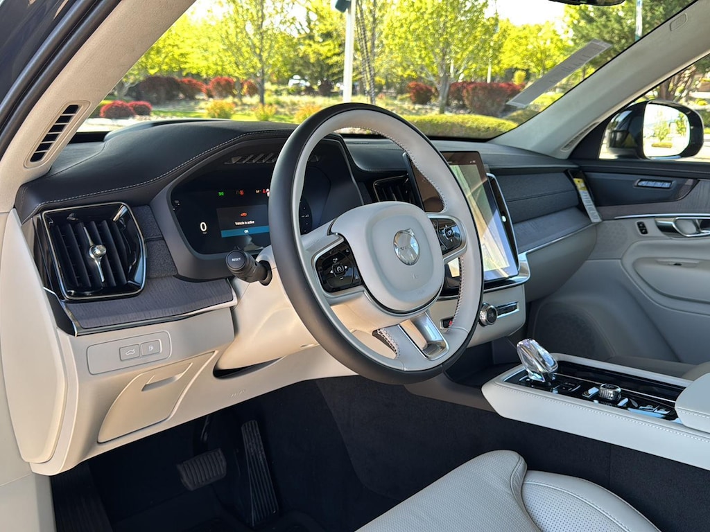 New 2026 Volvo XC90 plug-in hybrid T8 Ultra Dark Theme 7-Seater SUV