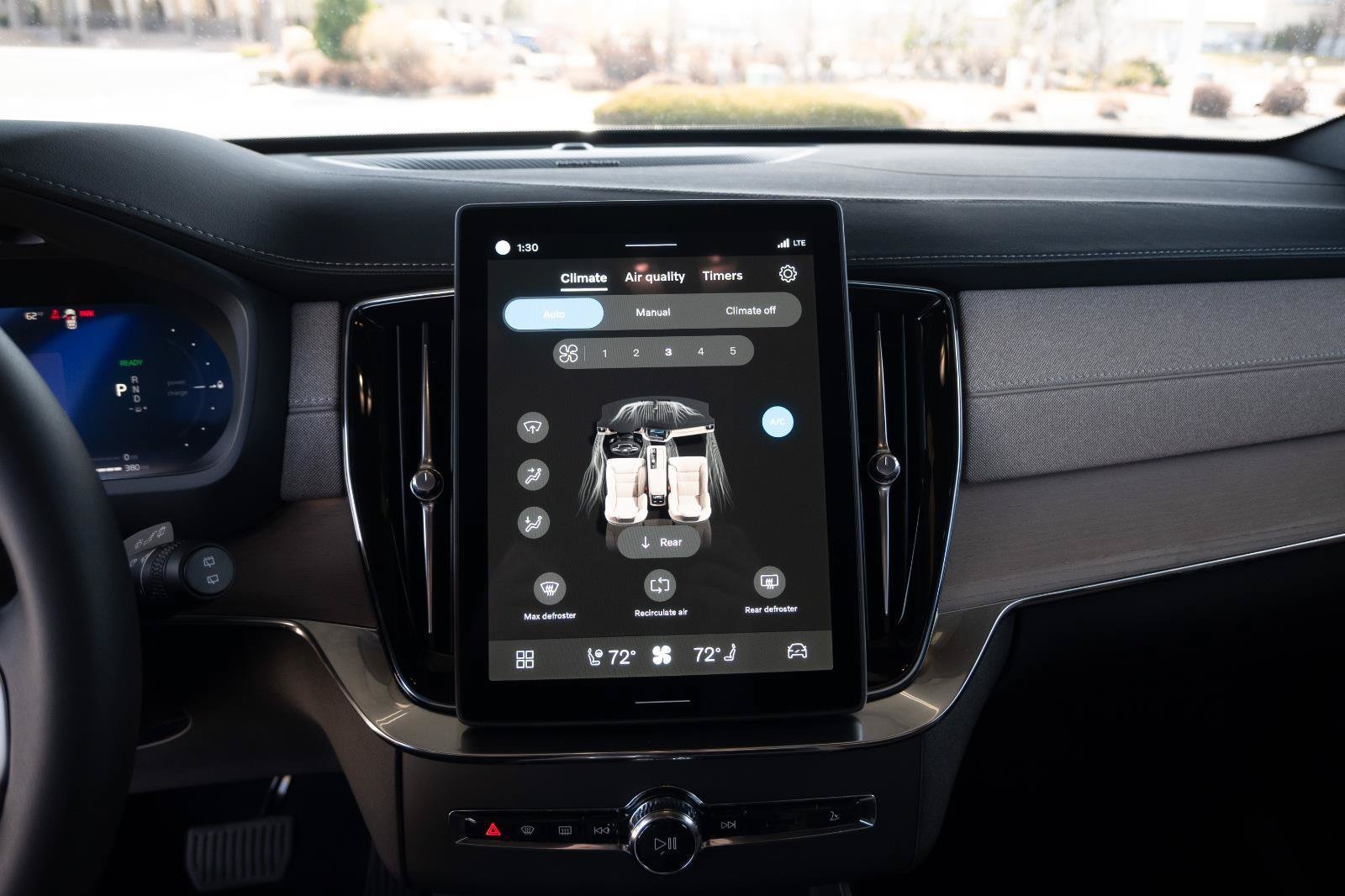 2026 Volvo XC90 Plus - Photo 17