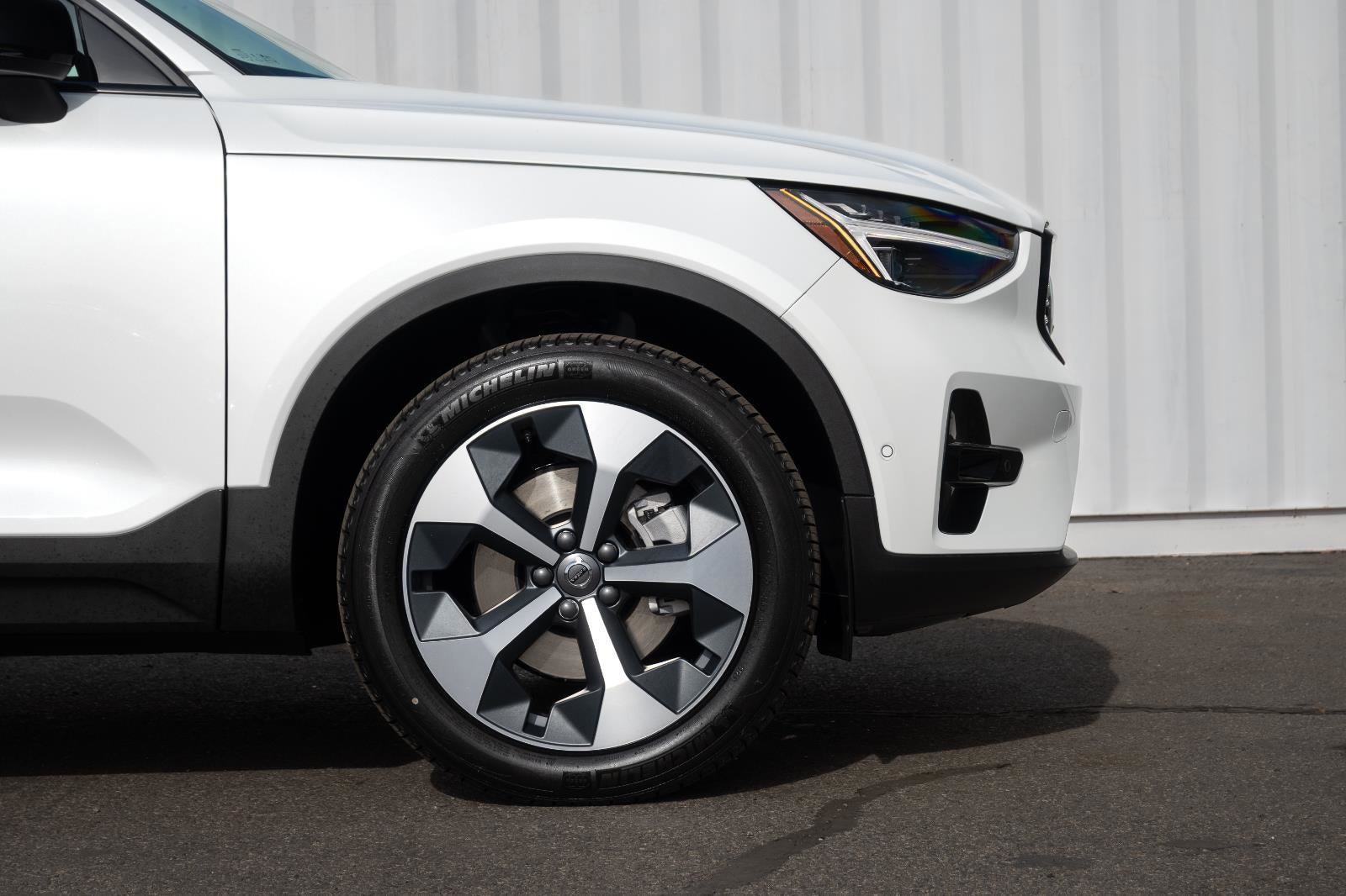 2026 Volvo XC40 Plus - Photo 9