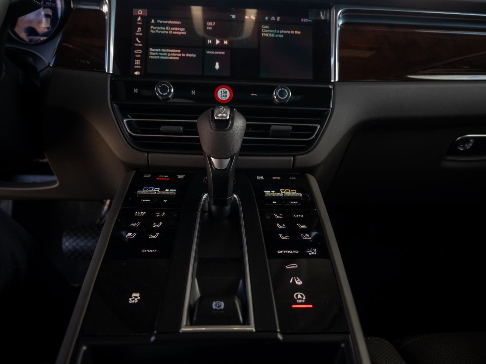 2025 Porsche Macan Base - Photo 32