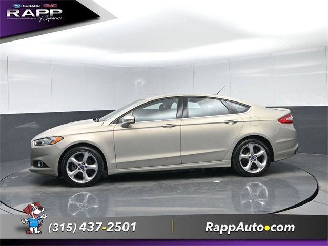 2015 Ford Fusion SE photo 2