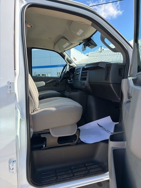 2025 Chevrolet Express Cargo Work Van - Photo 10