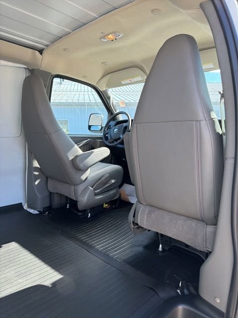 2025 Chevrolet Express Cargo Work Van - Photo 9