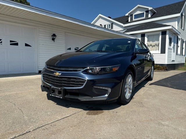 Used 2018 Chevrolet Malibu 1LT with VIN 1G1ZD5ST5JF238885 for sale in Ogdensburg, NY