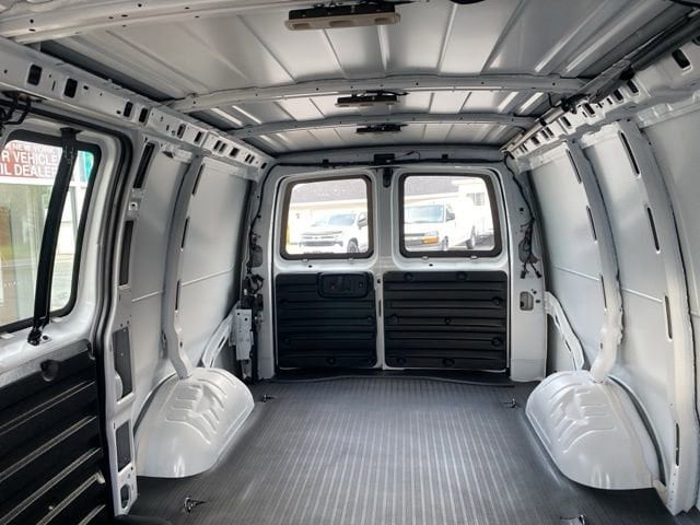 2025 Chevrolet Express Cargo Work Van - Photo 17