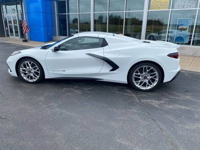 2025 Chevrolet Corvette Stingray 2LT photo 2