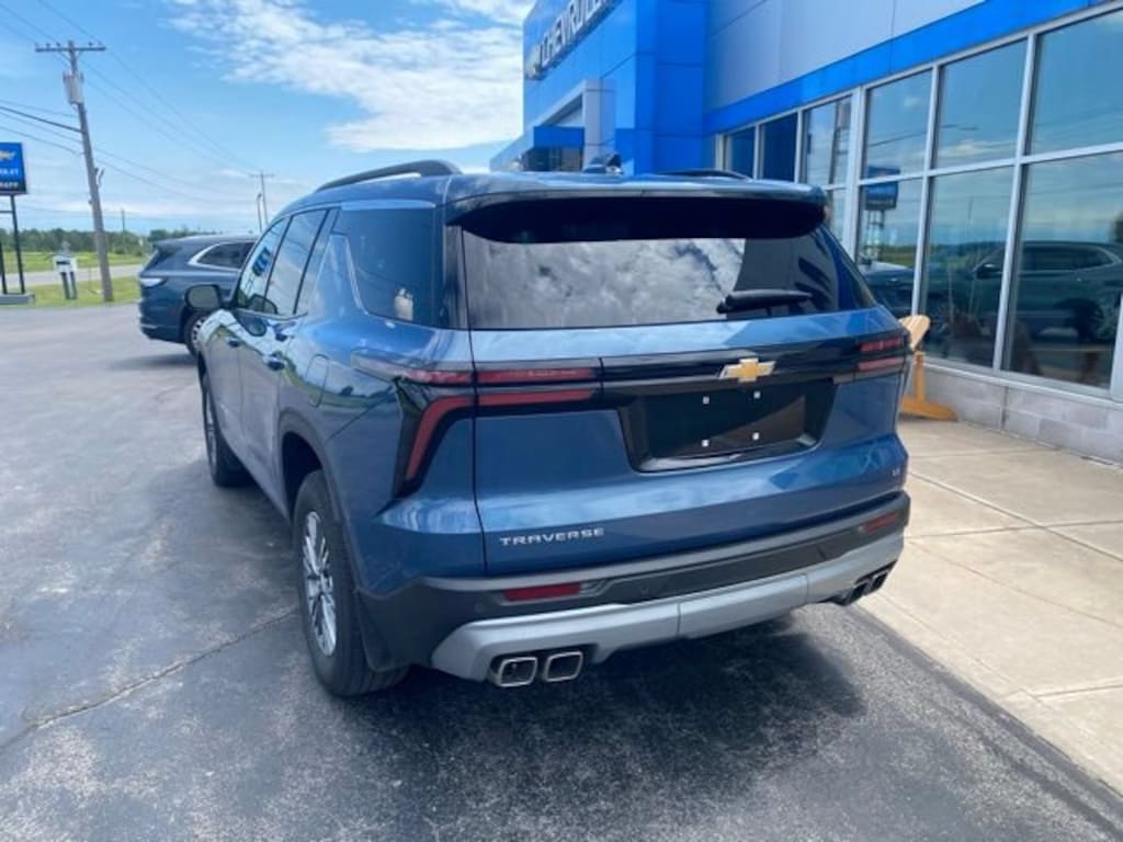 Used 2024 Chevrolet Traverse LT SUV