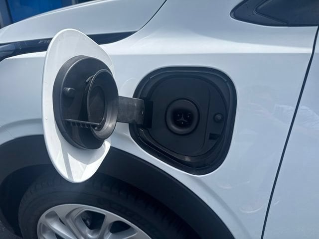 2027 Chevrolet Bolt LT - Photo 6