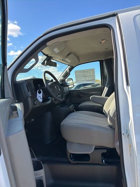 2025 Chevrolet Express Cargo Work Van - Photo 5