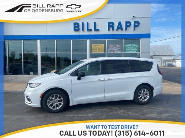 2024 Chrysler Pacifica Touring L's photo