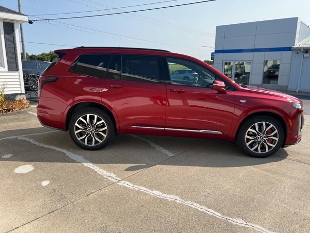 2023 Cadillac XT6 Sport photo 2