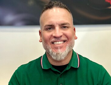 Staff member Hector L (Habla Español) from 7c708338130f