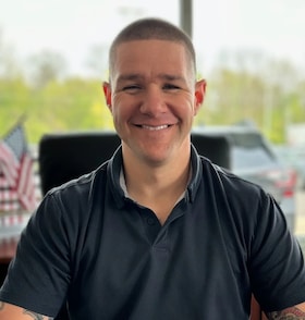 Staff member Ernie B from 7c708338130f