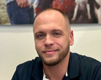 Staff member Jim Read from 7c708338130f