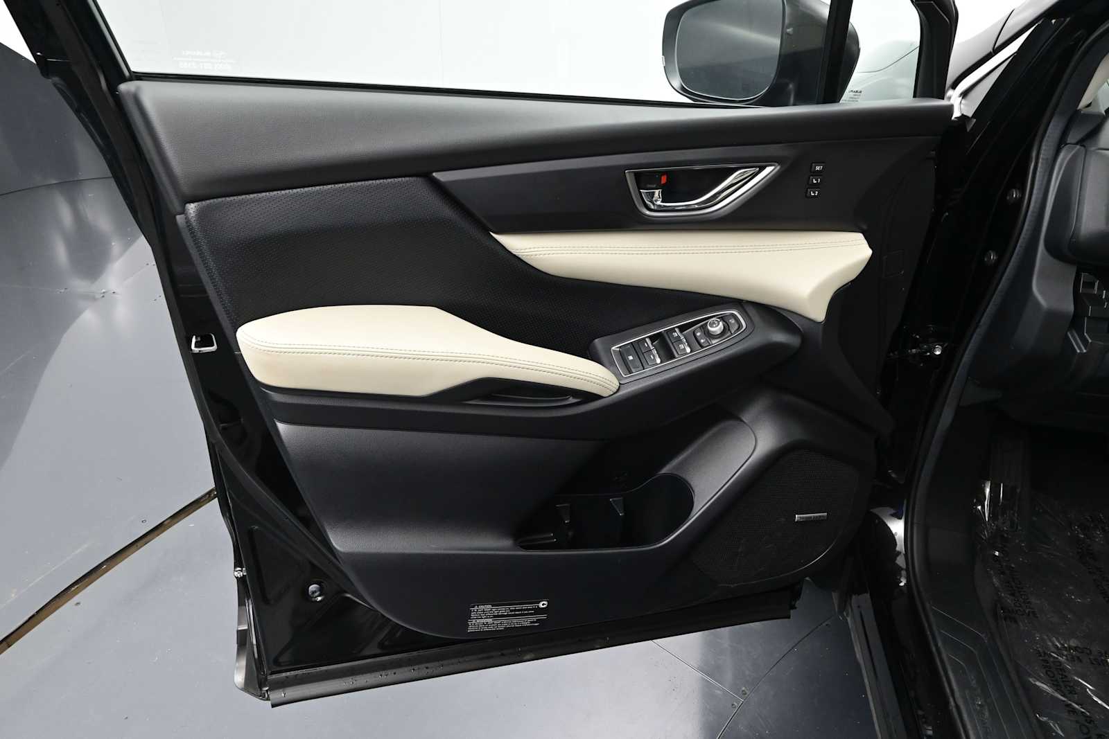 2025 Subaru Ascent Limited - Photo 8