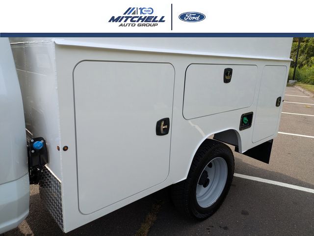 2025 Ford F-550 Super Duty Chassis Cab XL - Photo 25