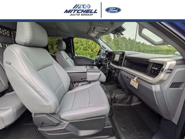 2026 Ford F-350 Super Duty Chassis Cab XL - Photo 31