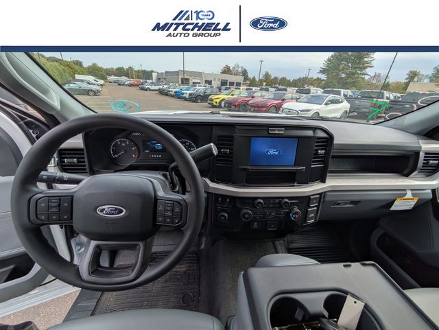 2025 Ford F-550 Super Duty Chassis Cab XL - Photo 24