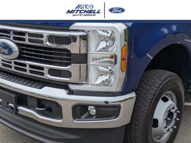 2026 Ford F-350 Super Duty Chassis Cab XL - Photo 9