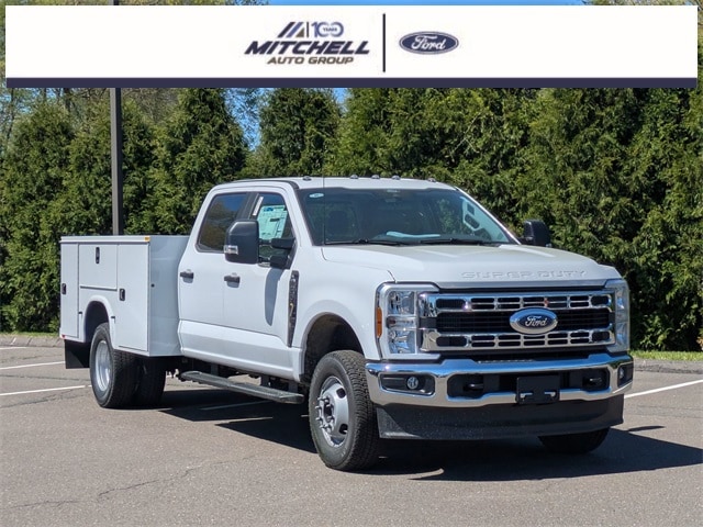 2025 Ford F-350 Chassis Truck Crew Cab 
