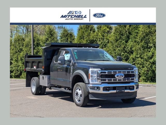 2025 Ford F-550 Chassis TRUCK 