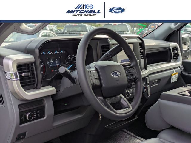 2025 Ford F-550 Super Duty Chassis Cab XL - Photo 13