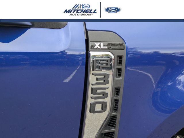 2026 Ford F-350 Super Duty Chassis Cab XL - Photo 32