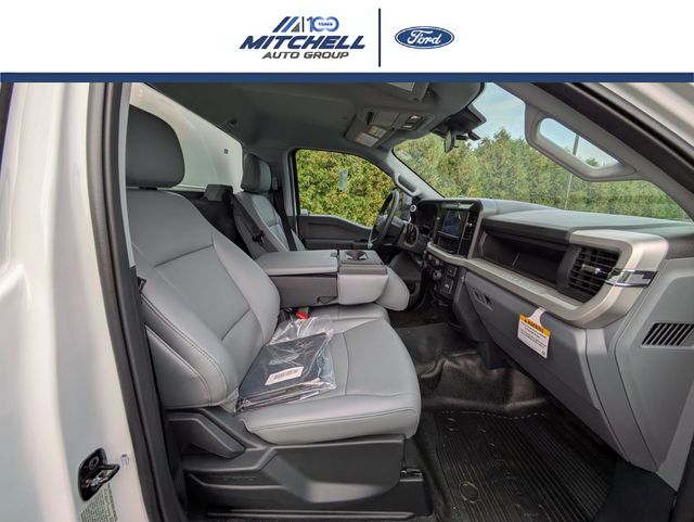 2025 Ford F-550 Super Duty Chassis Cab XL - Photo 28