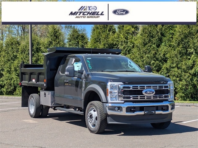 2025 Ford F-550 Chassis Truck Super Cab 