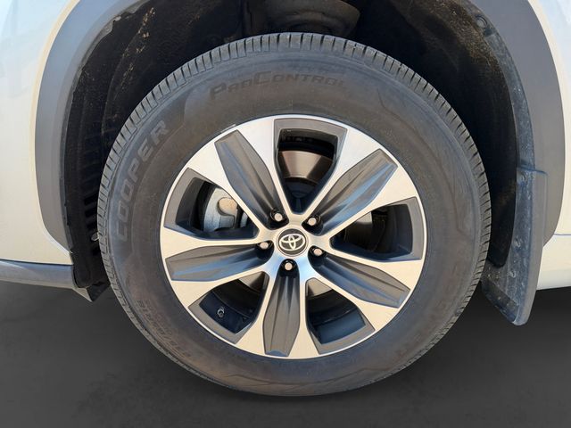 2021 Toyota Highlander XLE - Photo 9