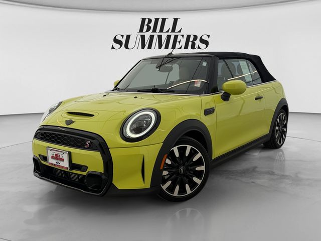 2024 MINI Convertible Cooper S's photo