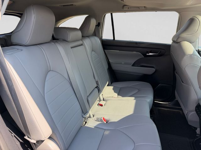 2021 Toyota Highlander XLE - Photo 17