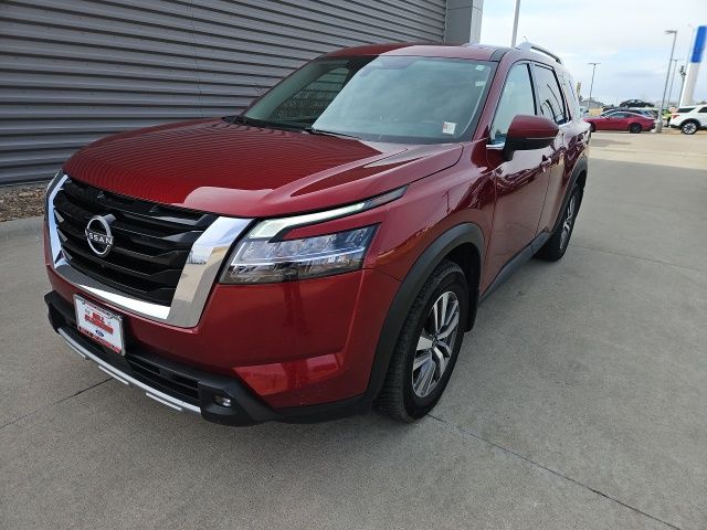 2022 Nissan Pathfinder SL